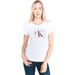 Calvin Klein Koszulka Biały. Białe koszulki damskie Calvin Klein, l, z nadrukiem, z bawełny, bez kołnierzyka, z krótkim rękawem. Za 257,95 zł.