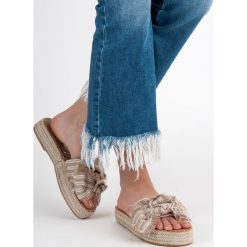 KLAPKI W PASKI. Klapki damskie SEASTAR, w paski, bez obcasa. Za 89,90 zł.