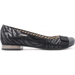 Balerinki z kokardką - skóra naturalna - model 007 - kolor czarny zebra. Czarne baleriny damskie Zapato, bez wzorów, ze skóry, bez obcasa. W wyprzedaży za 202,30 zł.