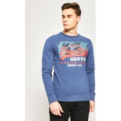 Bluza Superdry VL Camo Crew M2000129A. Niebieskie bluzy męskie Superdry, xxl, bez wzorów, z bawełny, bez kołnierzyka, bez rękawów, bez kaptura. Za 299,00 zł.