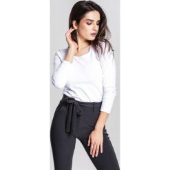 Biała Bluzka Make Off. Białe bluzki damskie marki other, xl, bez wzorów, bez kołnierzyka, z długim rękawem. Za 29,99 zł.