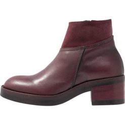 Lilimill VASCO Ankle boot bordeaux. Czerwone botki damskie na zamek lilimill, z materiału. Za 589,00 zł.