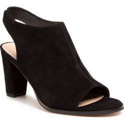Sandały CLARKS - Kaylin85 Sling Black Suede. Czarne klapki damskie Clarks, bez wzorów, ze skóry, bez obcasa, na obcasie. Za 389,00 zł.