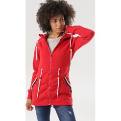 Czerwona Bluza Lilise. Czerwone bluzy damskie Born2be, s, bez wzorów, bez rękawów, bez kaptura. Za 109,99 zł.