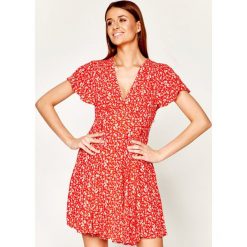 Sukienka letnia Pepe Jeans Anette PL952644. Czerwone sukienki damskie Pepe Jeans, na lato, l, bez wzorów, z wiskozy, bez kołnierzyka, bez rękawów. Za 319,00 zł.