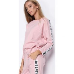 Różowy Komplet Dresowy My Loved One. Różowe spodnie dresowe damskie Born2be, xl, z napisami, z dresówki. Za 64,99 zł.