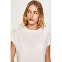 Brave Soul - T-shirt. Czarne bluzki damskie Brave Soul, s, bez wzorów, z bawełny, z okrągłym kołnierzem. Za 39,90 zł.