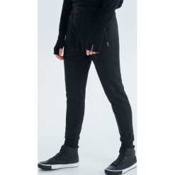 Sportowe joggery - Czarny. Czarne joggery męskie marki Cropp, s. Za 89,99 zł.