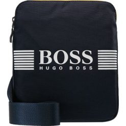 BOSS ATHLEISURE PIXEL Torba na ramię navy. Niebieskie torby męskie na ramię marki BOSS Athleisure, bez wzorów. Za 399,00 zł.