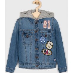 Guess Jeans - Kurtka dziecięca 118-175 cm. Niebieskie kurtki chłopięce z aplikacjami, z elastanu, krótkie. W wyprzedaży za 219,90 zł.