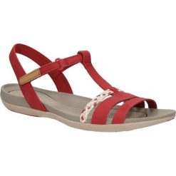 Sandały clarks tealite grace 26123892. Czerwone sandały damskie Clarks, bez wzorów, ze skóry ekologicznej, klasyczne, bez obcasa, bez zapięcia. Za 329,99 zł.