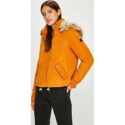 Vero Moda - Kurtka. Pomarańczowe kurtki damskie s, z poliesteru, krótkie. W wyprzedaży za 119,90 zł.