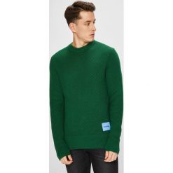 Calvin Klein - Sweter. Brązowe swetry klasyczne męskie marki Calvin Klein, m, z bawełny, z okrągłym kołnierzem. W wyprzedaży za 379,90 zł.