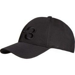 Czapka Y-3. Białe czapki damskie Y-3, z haftami. Za 310,00 zł.