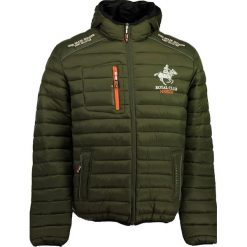 Kurtka przejściowa "Brick" w kolorze khaki. Brązowe płaszcze męskie Geographical Norway Men, s, z nadrukiem, bez kaptura. W wyprzedaży za 269,95 zł.