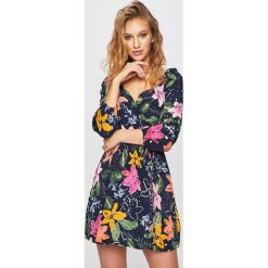Answear - Sukienka. Szare sukienki damskie ANSWEAR, na co dzień, s, bez wzorów, z poliesteru, casualowe, bez kołnierzyka, bez rękawów, mini, rozkloszowane. Za 149,90 zł.