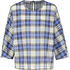 Bluzka w kolorze biało-niebiesko-czarnym. Niebieskie bluzki damskie Gerry Weber, w kratkę, z bawełny, z okrągłym kołnierzem, bez rękawów. W wyprzedaży za 99,95 zł.