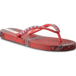 Japonki PEPE JEANS - PLS70029 Redwood 245. Czerwone klapki damskie Pepe Jeans, bez wzorów, z jeansu, bez obcasa. W wyprzedaży za 79,00 zł.