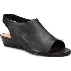 Sandały CLARKS - Sense Silk 261394514 Black Leather. Czarne klapki damskie Clarks, bez wzorów, ze skóry, bez obcasa, na obcasie. W wyprzedaży za 299,00 zł.