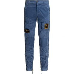 Spodnie AERONAUTICA MILITARE. Szare spodnie męskie Aeronautica Militare, s, z aplikacjami, z tkaniny, militarne. Za 1060,00 zł.