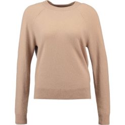 Swetry klasyczne damskie: Samsøe & Samsøe BOSTON Sweter indian tan
