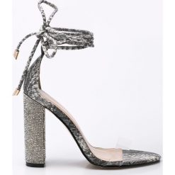 Public Desire - Sandały. Białe sandały damskie na słupku marki Public Desire, z materiału. W wyprzedaży za 119,90 zł.
