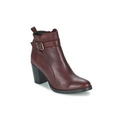 Botki Betty London ISMIN. Czerwone botki damskie Betty London, bez obcasa, bez zapięcia. Za 447,20 zł.