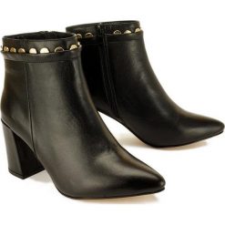 ARTIKER RELAKS 45C759 czarny, botki damskie. Czarne botki damskie Artiker Relaks, ze skóry, bez obcasa, na obcasie, na zamek. Za 399,90 zł.