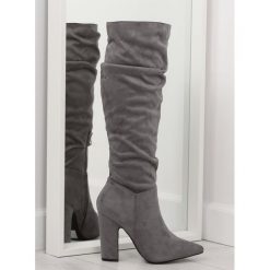 Kozaki na obcasie szare SY48P Grey. Szare kozaki damskie ButyModne, z futra, eleganckie, bez obcasa, na obcasie, na zamek. W wyprzedaży za 149,00 zł.