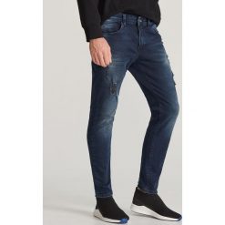 Spodnie jeansowe skinny - Granatowy. Niebieskie spodnie męskie Reserved, m, z jeansu. Za 129,99 zł.