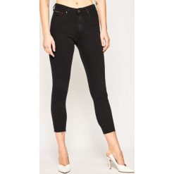 Jeansy Skinny Fit Tommy Jeans Sylvia DW0DW08222. Czarne jeansy damskie Tommy Jeans. W wyprzedaży za 399,00 zł.