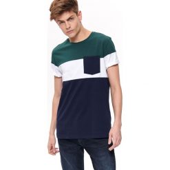 T-SHIRT Z KIESZENIĄ. Niebieskie t-shirty męskie Top Secret, na lato, xl, bez wzorów, z bawełny, bez kołnierzyka, krótkie. W wyprzedaży za 34,99 zł.