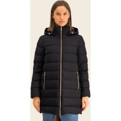 Kurtka puchowa Geox Adrya W9425U T2570 F9000. Czarne kurtki damskie Geox, bez wzorów, z puchu, bez kaptura. W wyprzedaży za 639,00 zł.