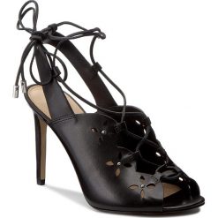 Sandały MICHAEL MICHAEL KORS - Thalia Sandal 40S7THHS1L Black. Czarne klapki damskie MICHAEL Michael Kors, z aplikacjami, ze skóry, bez obcasa, na obcasie. W wyprzedaży za 529,00 zł.