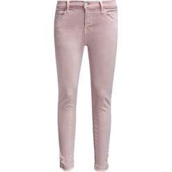 Jeansy J BRAND RH Różowy. Różowe jeansy damskie marki J Brand. W wyprzedaży za 924,00 zł.