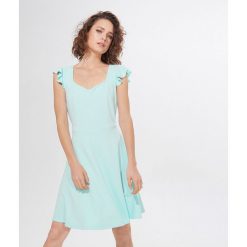 Sukienka Eco Aware - Turkusowy. Niebieskie sukienki damskie Mohito, s, bez wzorów, bez kołnierzyka, bez rękawów. Za 99,99 zł.