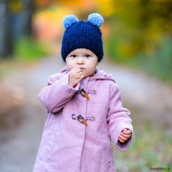 Czapka z wełny merino z dwoma pomponami. Szare czapeczki niemowlęce marki Pakamera, z wełny. Za 99,00 zł.