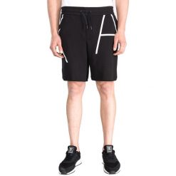 Armani Exchange Szorty Czarny. Czarne spodenki i szorty męskie Armani Exchange, l, z nadrukiem, z bawełny. Za 430,95 zł.