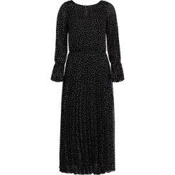 Sukienka codzienna Emporio Armani 6G2A68 2NUMZ F008. Czarne sukienki damskie Emporio Armani, na co dzień, bez wzorów, z poliesteru, bez kołnierzyka, bez rękawów, proste. W wyprzedaży za 789,00 zł.