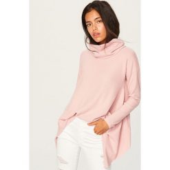 Sweter z szeroką stójką - Różowy. Czerwone swetry klasyczne damskie Reserved, l. Za 79,99 zł.