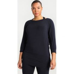 YOGA CURVES Bluzka z długim rękawem midnight blue. Niebieskie topy sportowe damskie marki YOGA CURVES, z elastanu, sportowe, z długim rękawem. Za 199,00 zł.