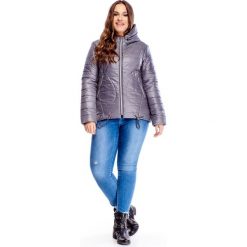 Pikowana kurtka z kapturem szary. Szare kurtki damskie Tagless, plus size, bez wzorów, z kapturem. Za 239,00 zł.