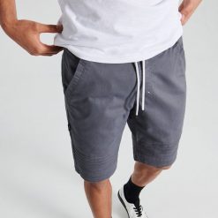 Szorty comfort z przeszyciami - Szary. Szare spodenki i szorty męskie Cropp, m, bez wzorów. Za 89,99 zł.