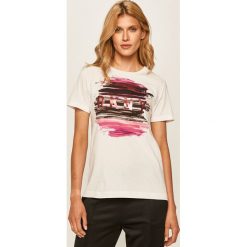 Dkny - T-shirt. Białe bluzki damskie DKNY, s, z nadrukiem, z bawełny, casualowe, z okrągłym kołnierzem, z krótkim rękawem. W wyprzedaży za 179,90 zł.