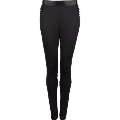 Guess Legginsy. Jeansy damskie Guess, z aplikacjami, z jeansu. Za 199,00 zł.