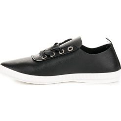 Lekkie czarne trampki SPORT. Czarne buty sportowe damskie SPORT, bez wzorów, sportowe. Za 59,90 zł.