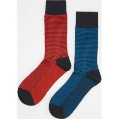 Skarpety 2 pack - Czerwony. Czerwone skarpetki męskie Reserved, bez wzorów. W wyprzedaży za 14,99 zł.