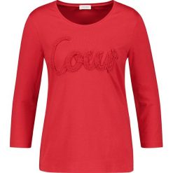 Koszulka w kolorze czerwonym. Czerwone koszulki damskie Gerry Weber, bez wzorów, z okrągłym kołnierzem, bez rękawów. W wyprzedaży za 69,95 zł.