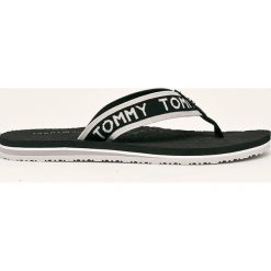 Tommy Hilfiger - Japonki. Pomarańczowe klapki damskie TOMMY HILFIGER, bez wzorów, ze skóry, bez obcasa, na obcasie. W wyprzedaży za 119,90 zł.