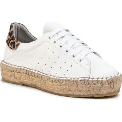 Espadryle QUAZI - QZ-50-04-000465 102. Białe espadryle damskie QUAZI, bez wzorów, z zamszu, bez obcasa, na płaskiej podeszwie. Za 289,00 zł.